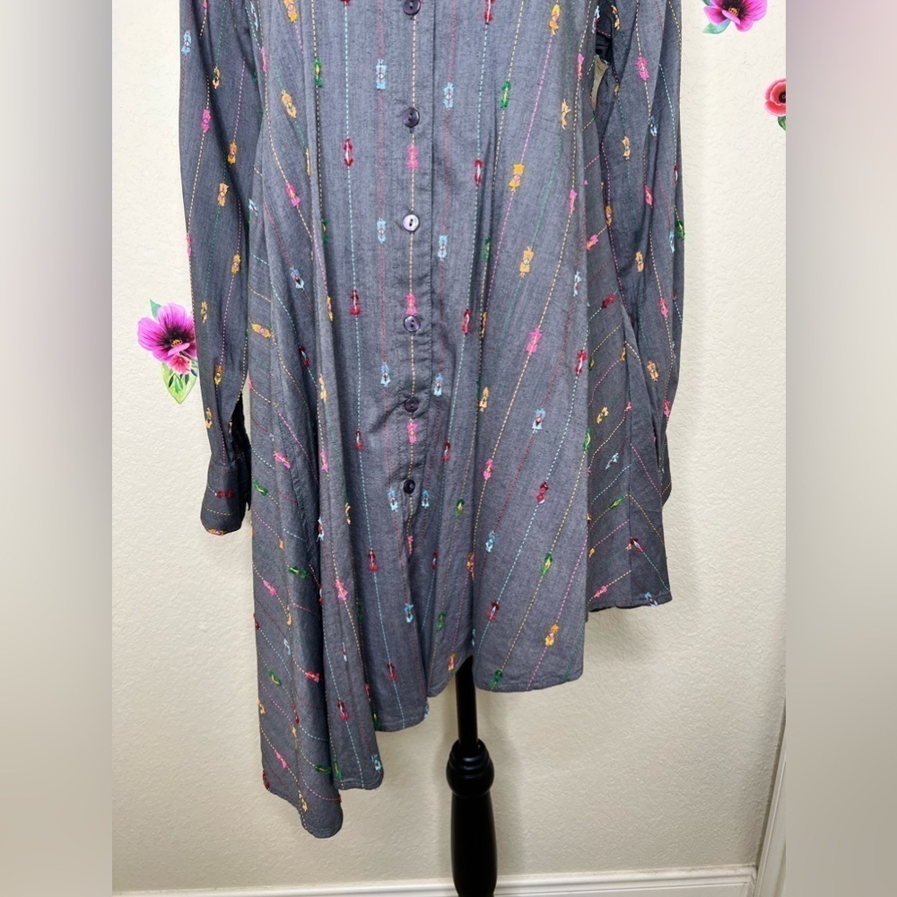 Ivy Jane Textured Asymmetrical Button Front Tunic Top - Picture 5 of 14